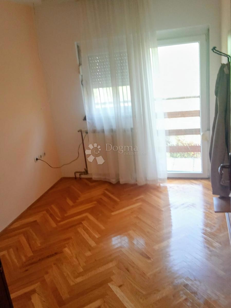 Hiša Jošavica, Petrinja, 597m2