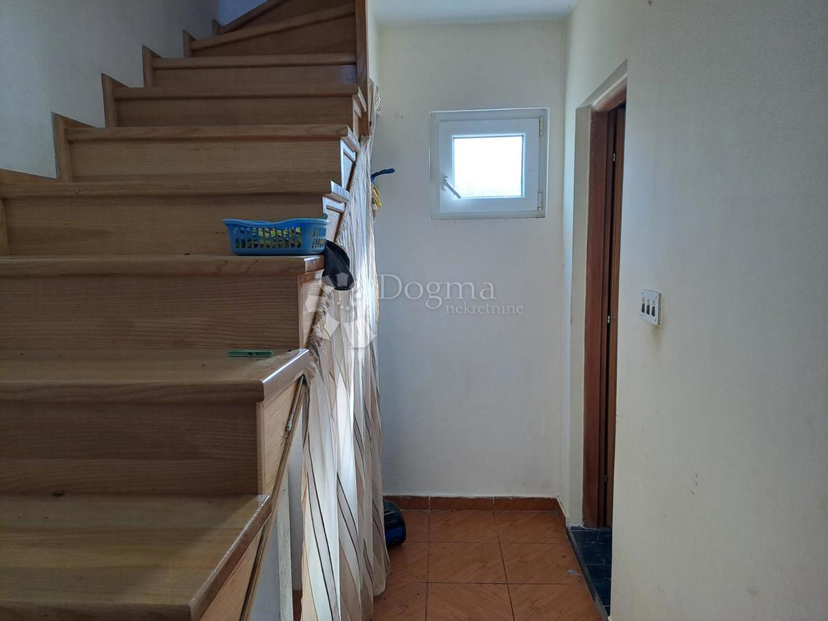 Hiša Jošavica, Petrinja, 597m2