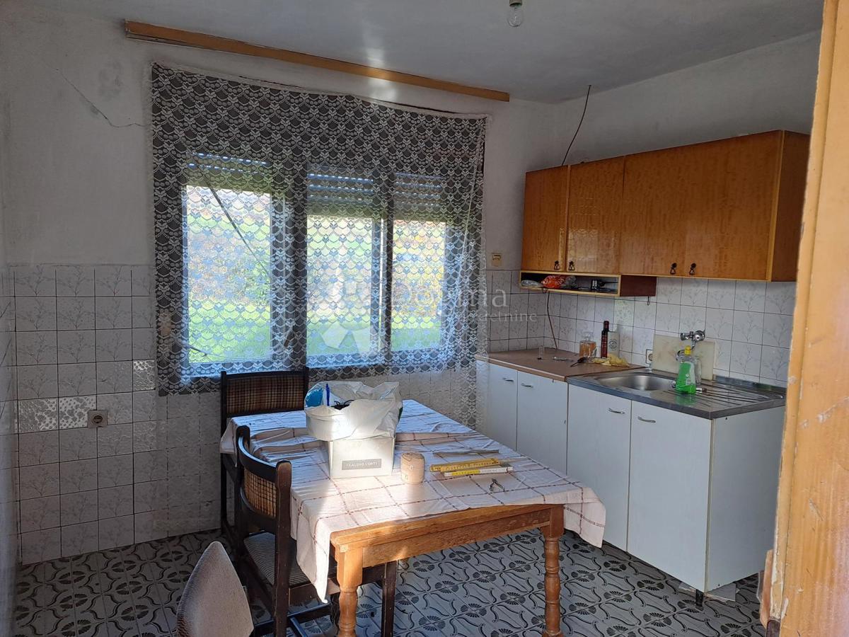 Hiša Jošavica, Petrinja, 597m2