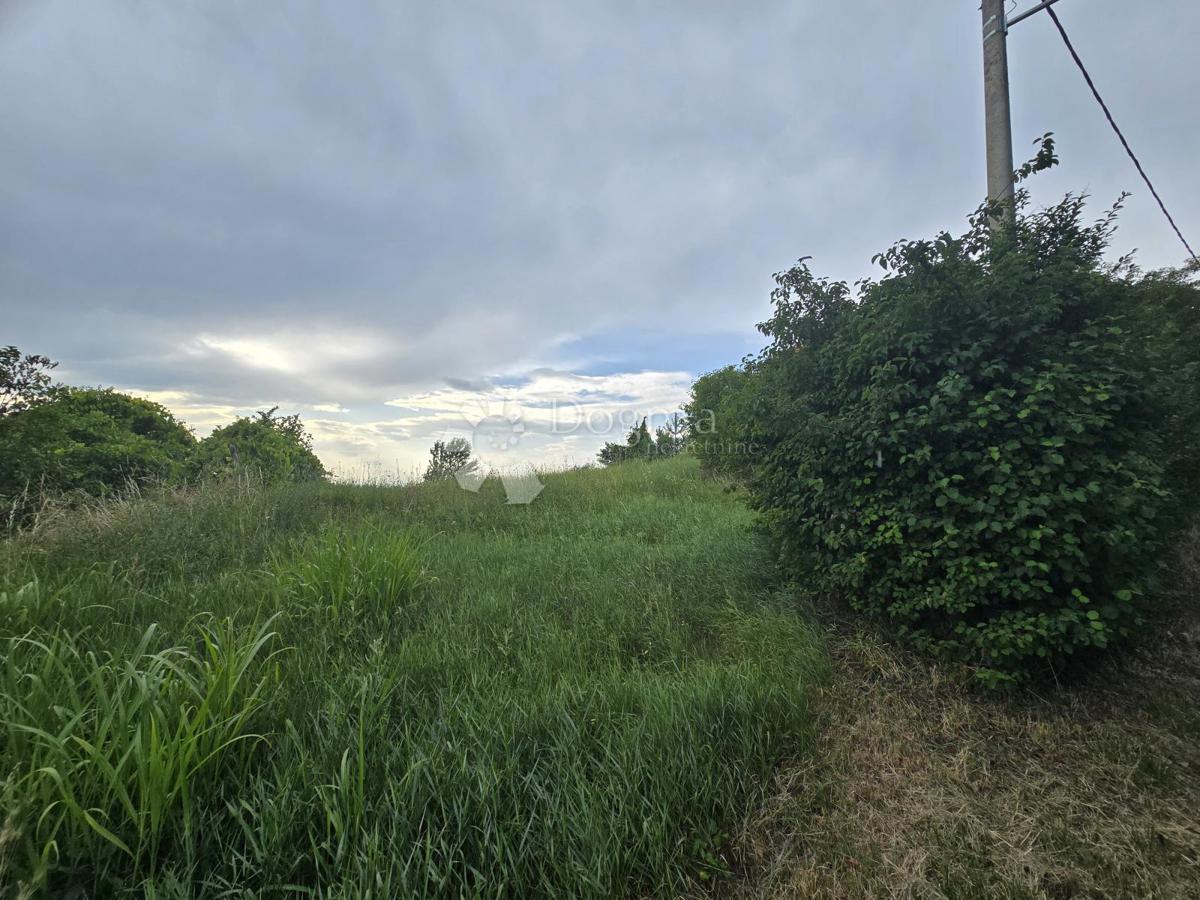 Zemljišče Varaždin Breg, Gornji Kneginec, 1.097m2
