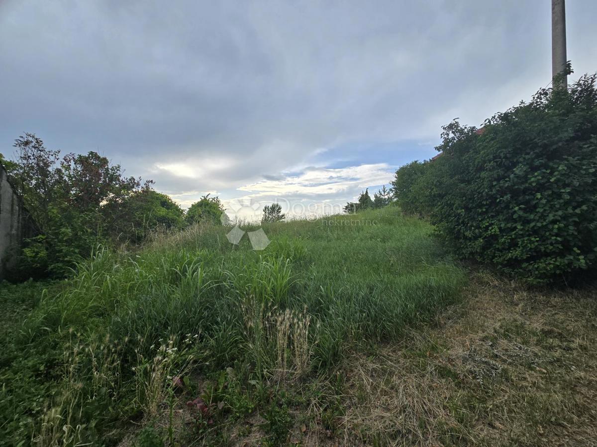 Zemljišče Varaždin Breg, Gornji Kneginec, 1.097m2