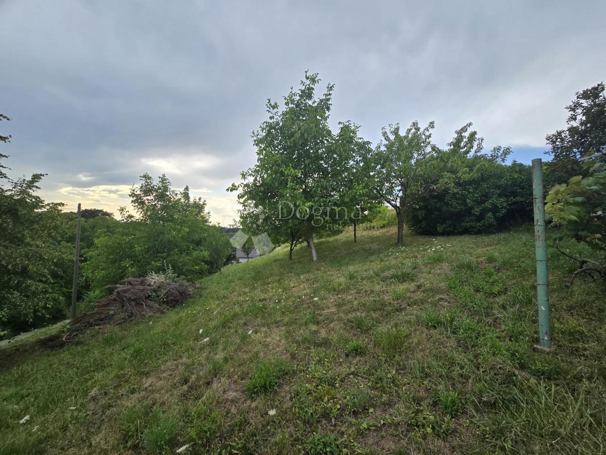 Zemljišče Varaždin Breg, Gornji Kneginec, 1.097m2