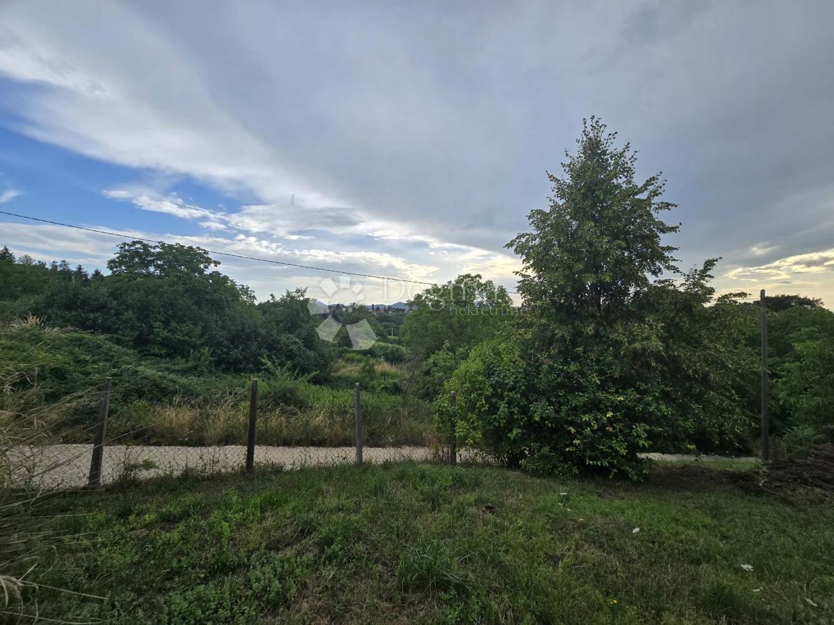 Zemljišče Varaždin Breg, Gornji Kneginec, 1.097m2