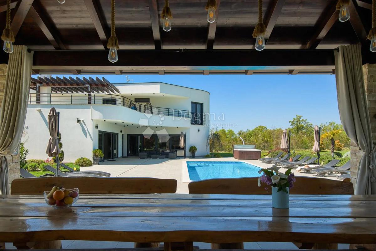 Hiša Svetvinčenat, 487m2