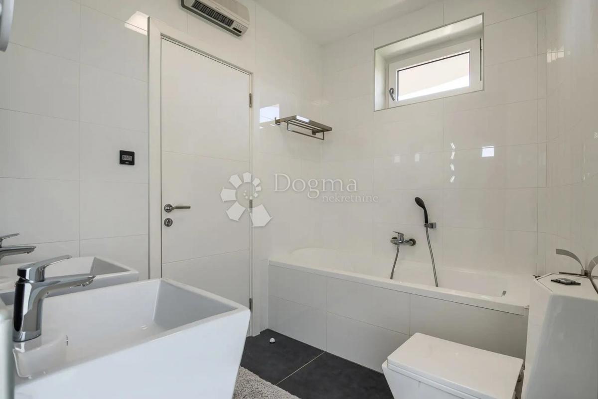 Hiša Svetvinčenat, 487m2