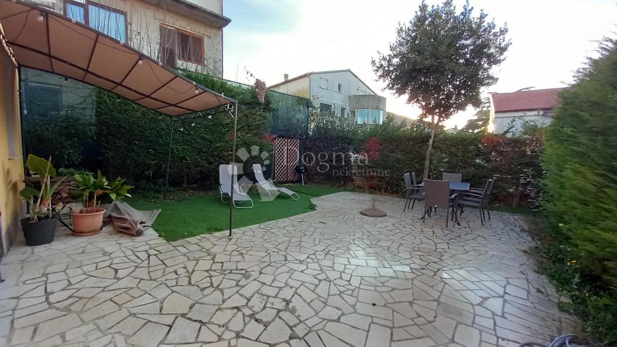 200m od obale: Priložnost v Pješčani Uvali