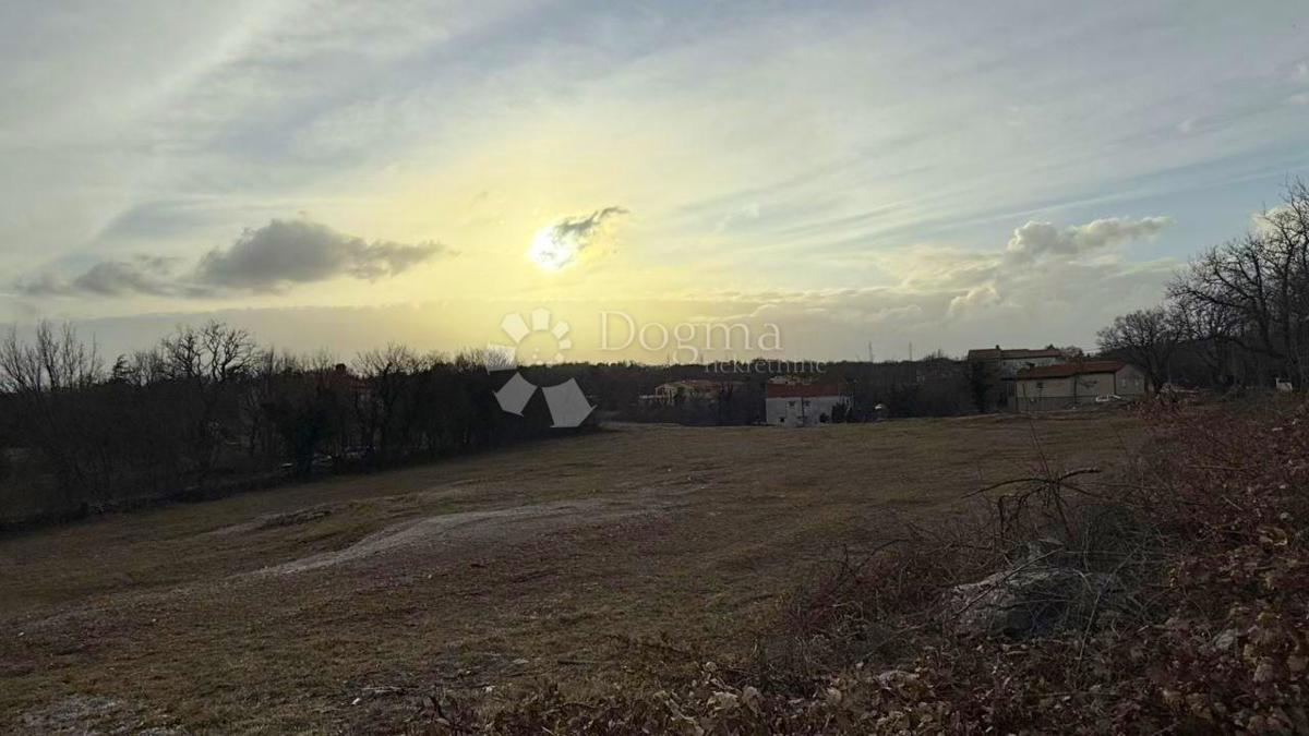 Zazidljivo zemljišče Labin, 1.260m2