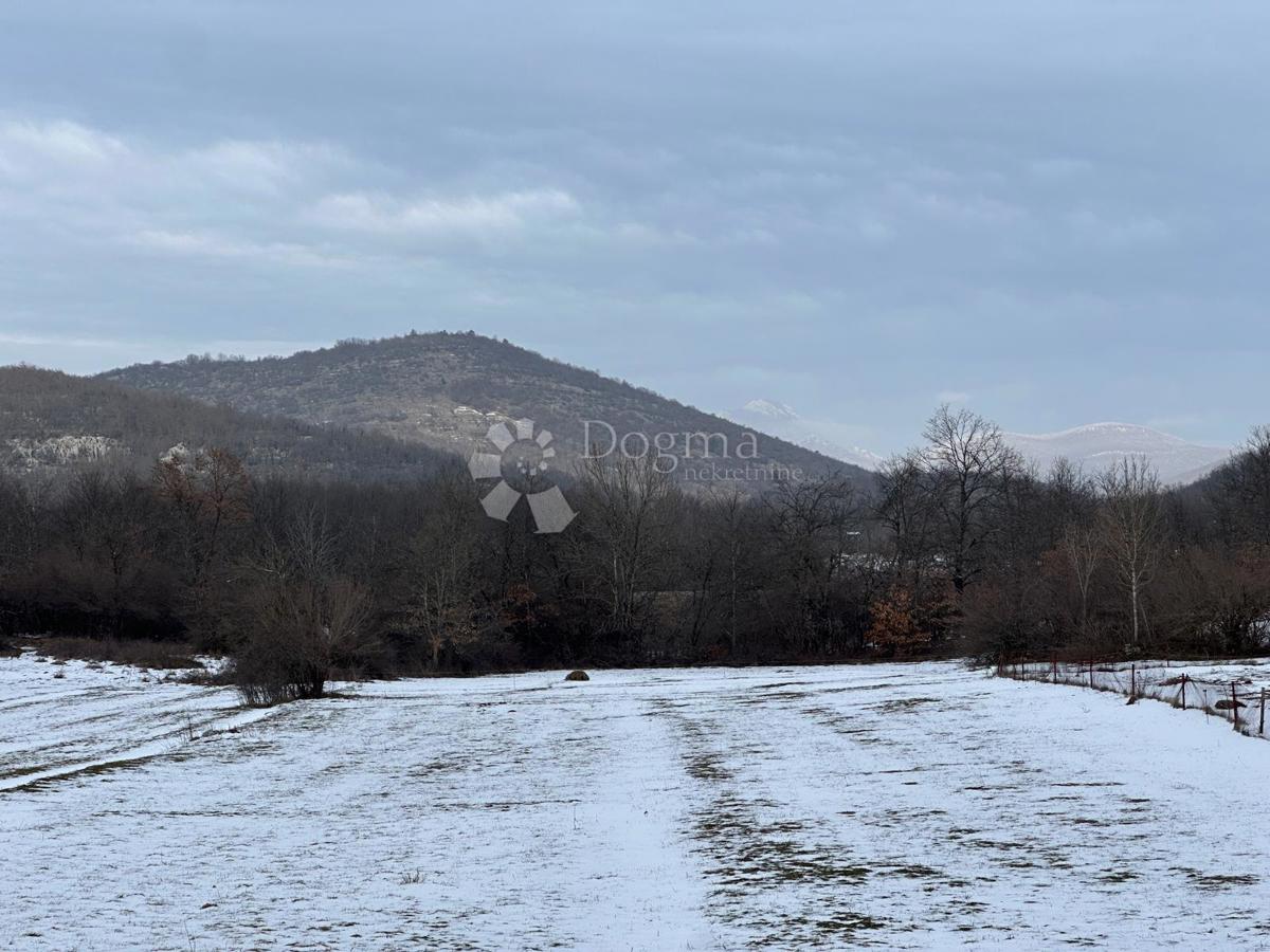 Zazidljivo zemljišče Ličko Cerje, Lovinac, 4.350m2