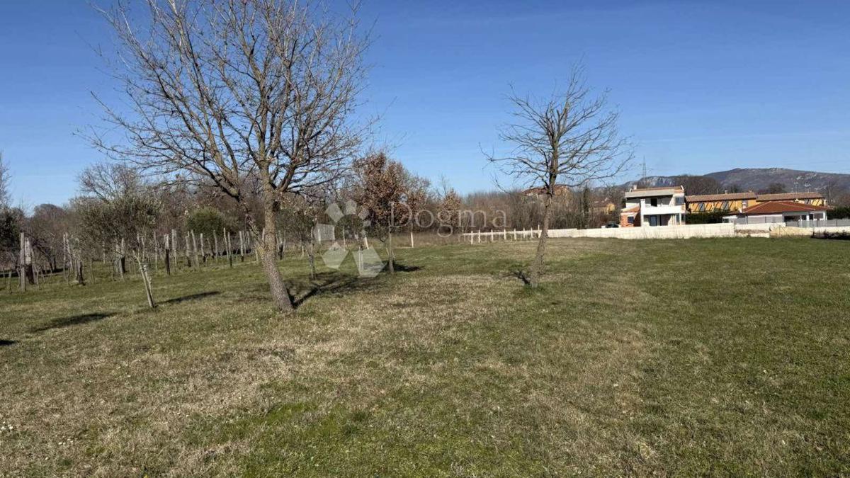 Zazidljivo zemljišče Labin, 2.300m2