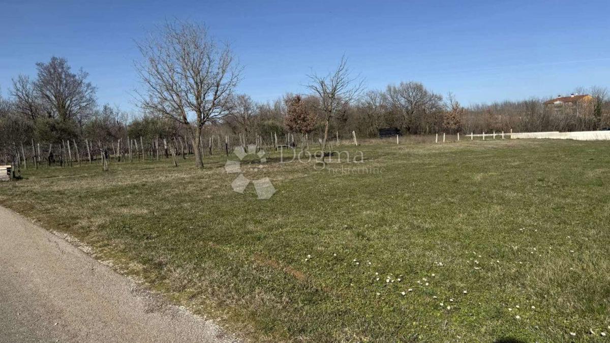 Zazidljivo zemljišče Labin, 2.300m2