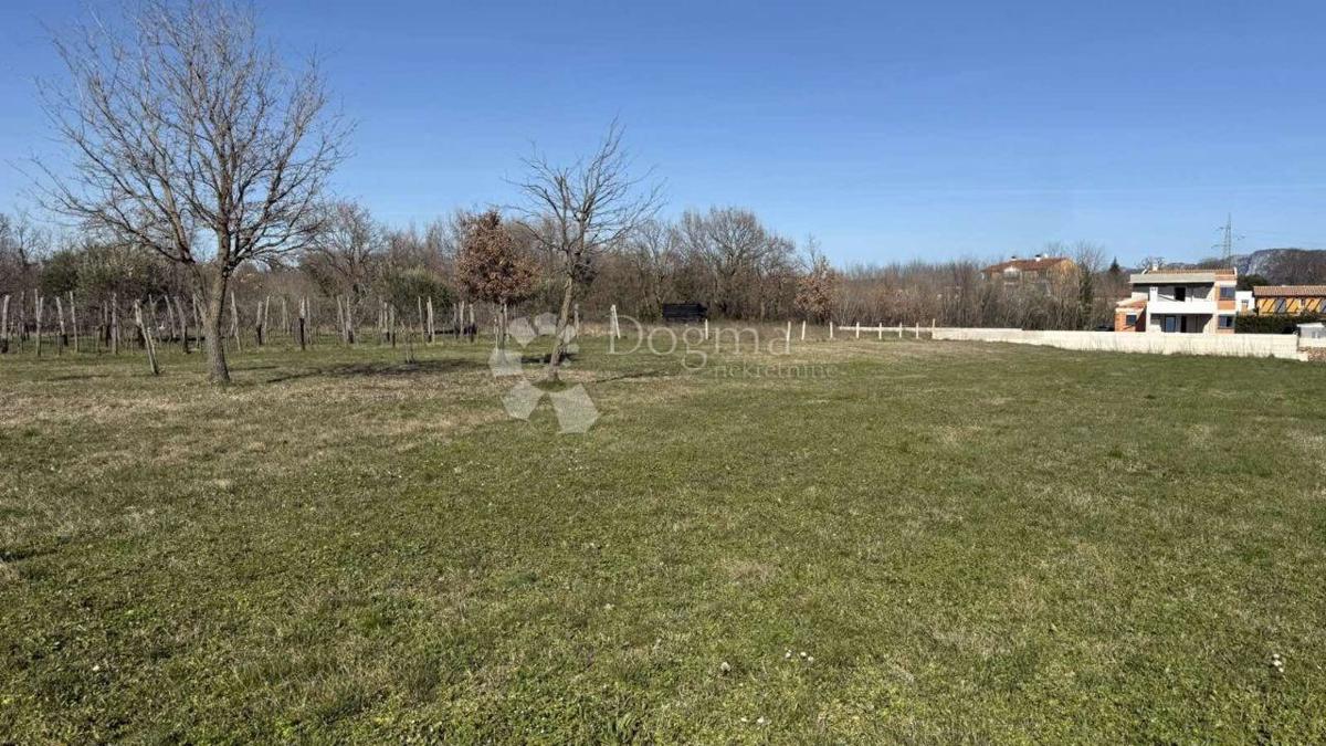 Zazidljivo zemljišče Labin, 2.300m2