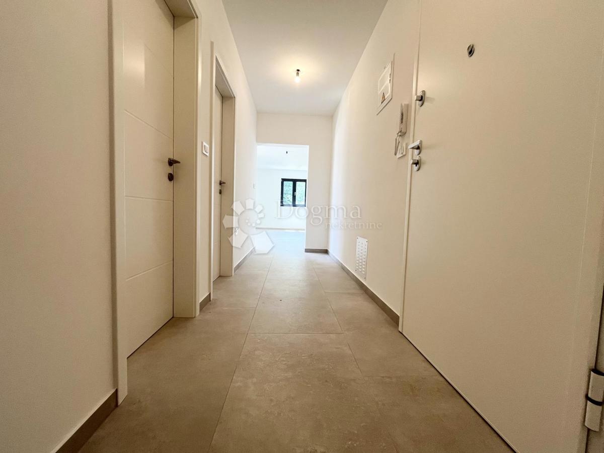 MODERNO APARTMA Z VRTOM, OKOLICA UMAGA