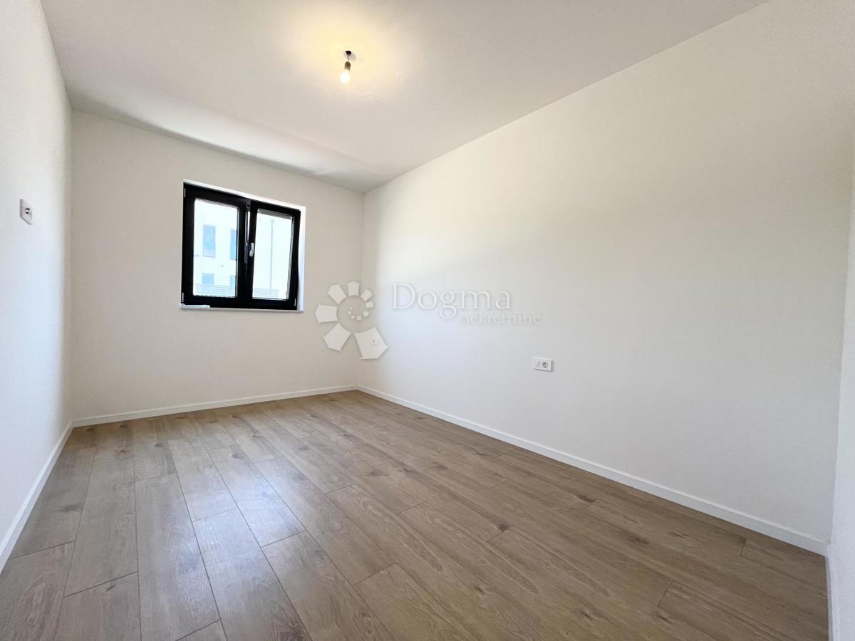 MODERNO APARTMA Z VRTOM, OKOLICA UMAGA