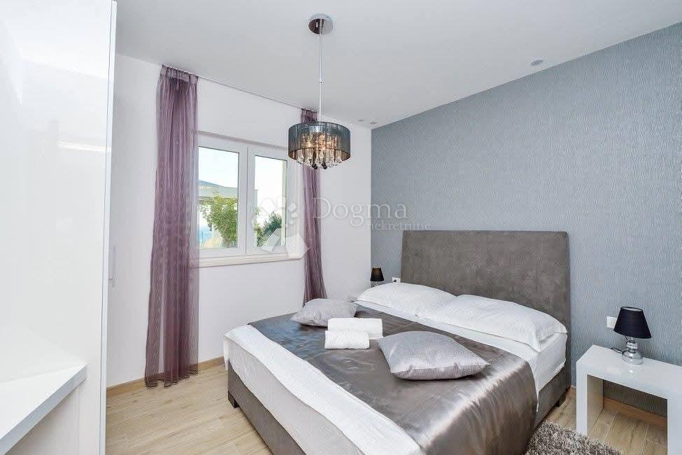 Hiša Rogoznica, 800m2