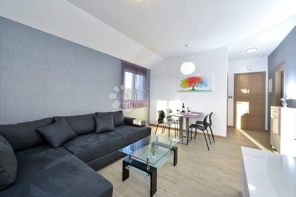 Hiša Rogoznica, 800m2