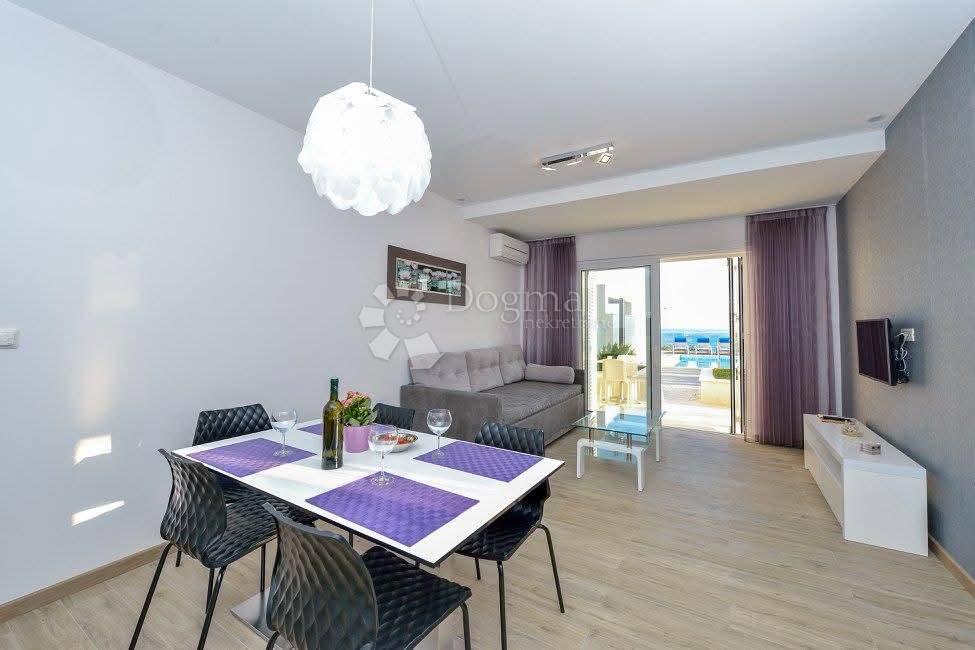 Hiša Rogoznica, 800m2