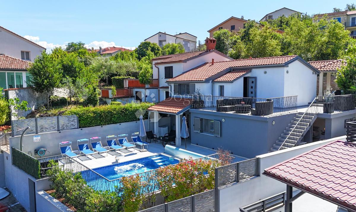 Vila z bazenom na Krku - počitnice in naložba!