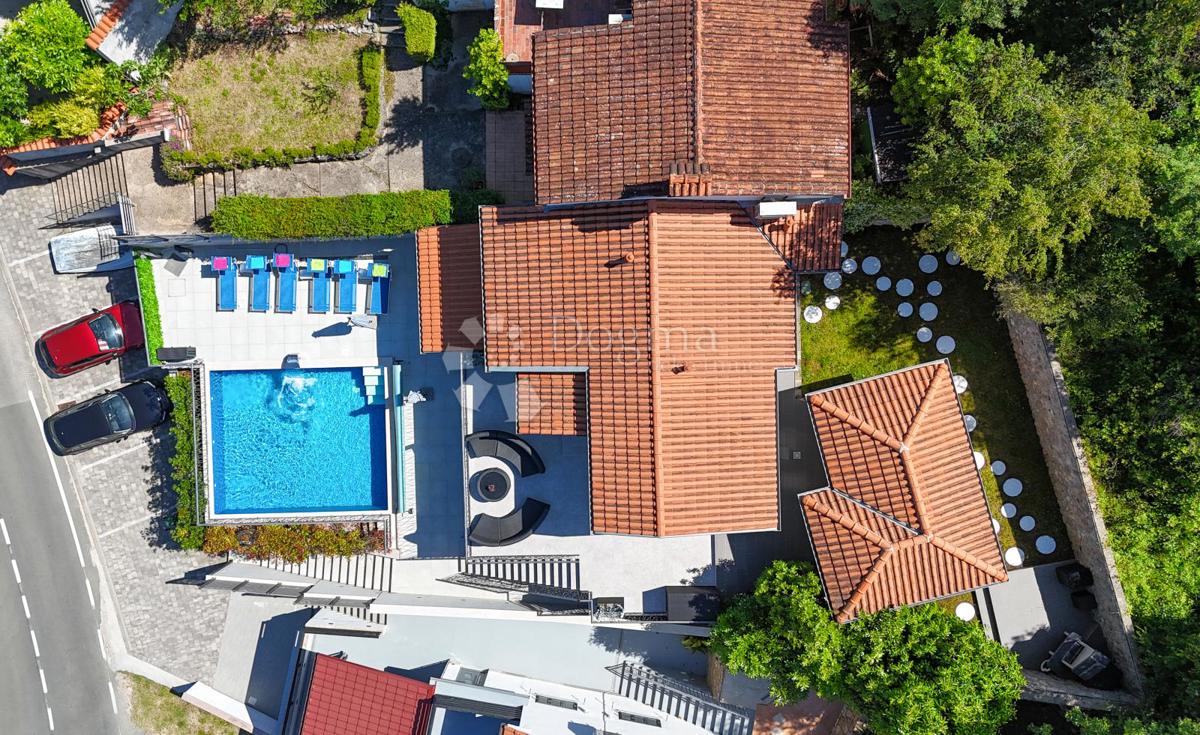 Vila z bazenom na Krku - počitnice in naložba!