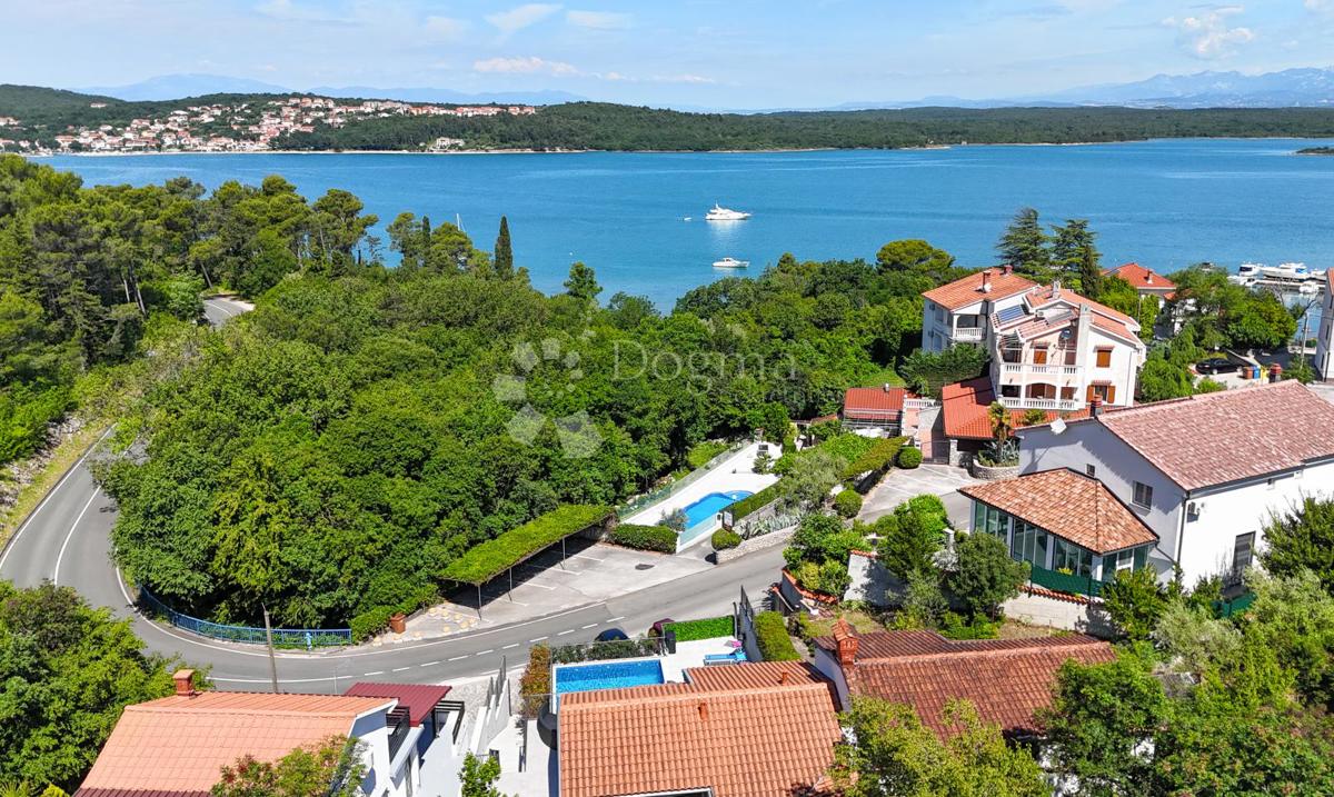 Vila z bazenom na Krku - počitnice in naložba!