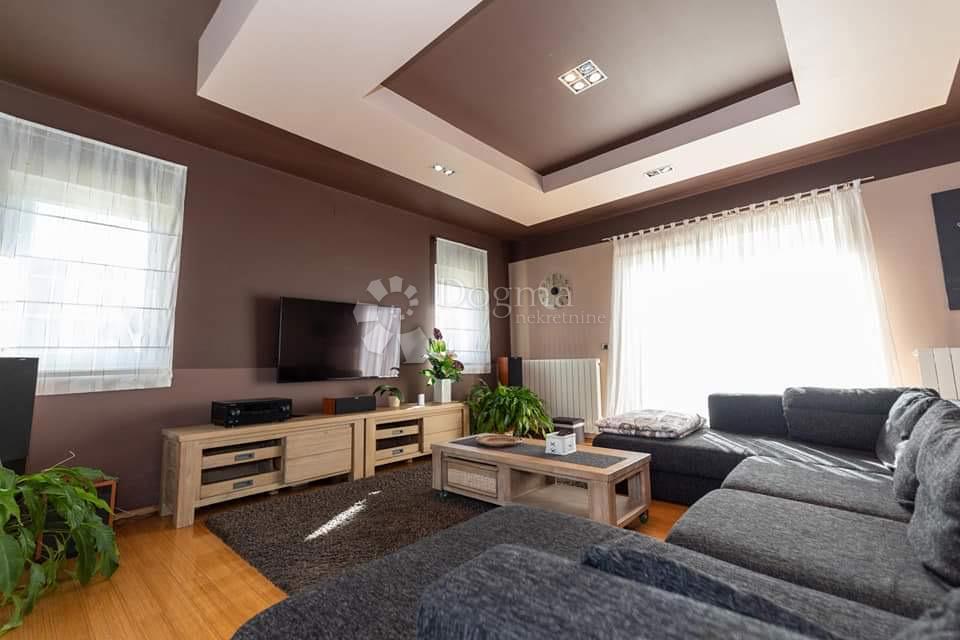 Hiša Delnice, 345m2