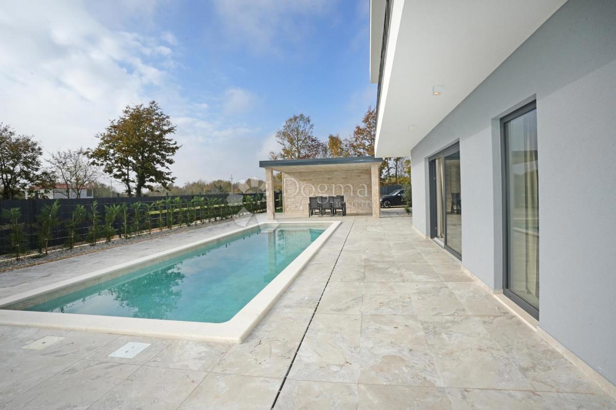 MODERNA HIŠA V GRADNJI