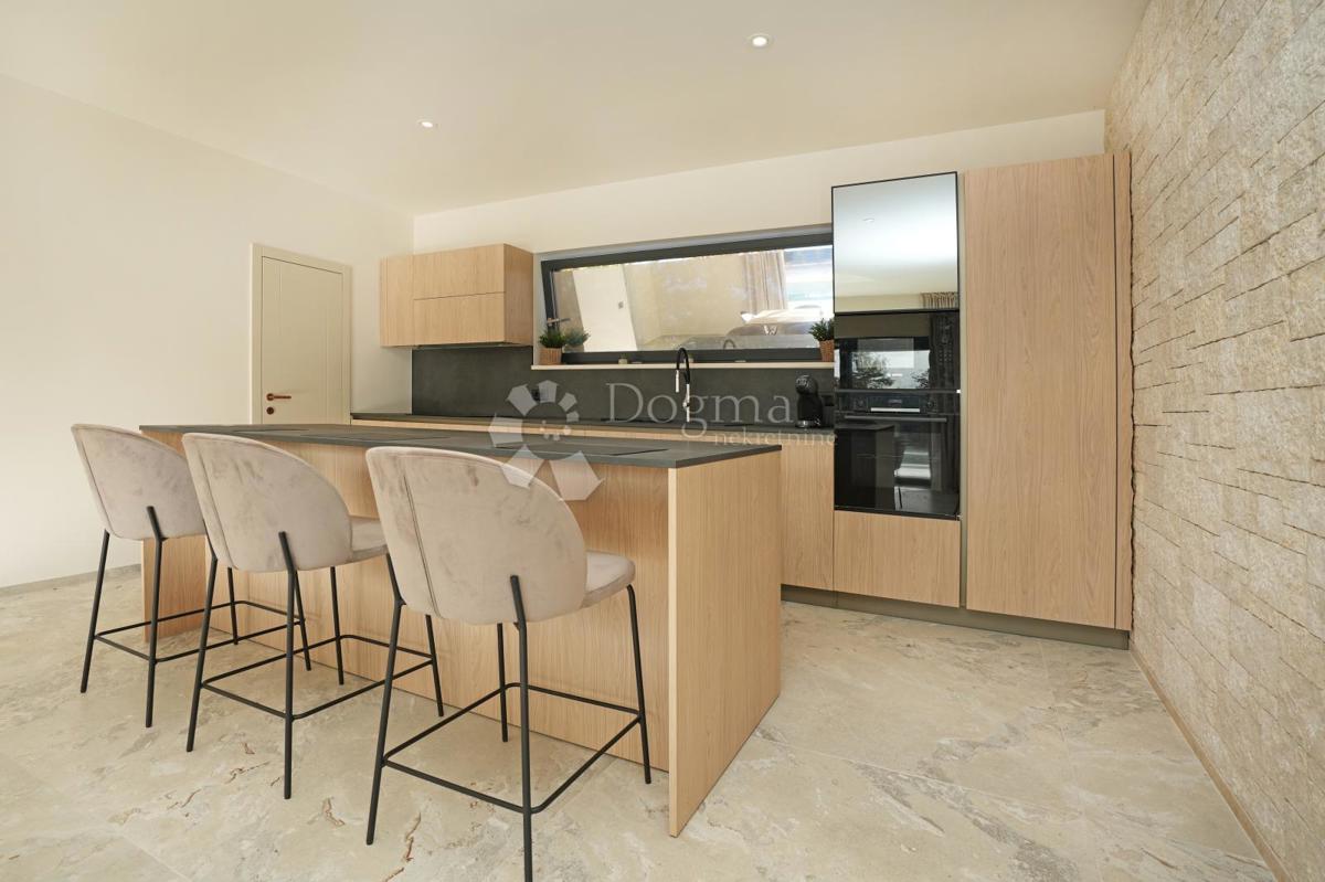 MODERNA HIŠA V GRADNJI