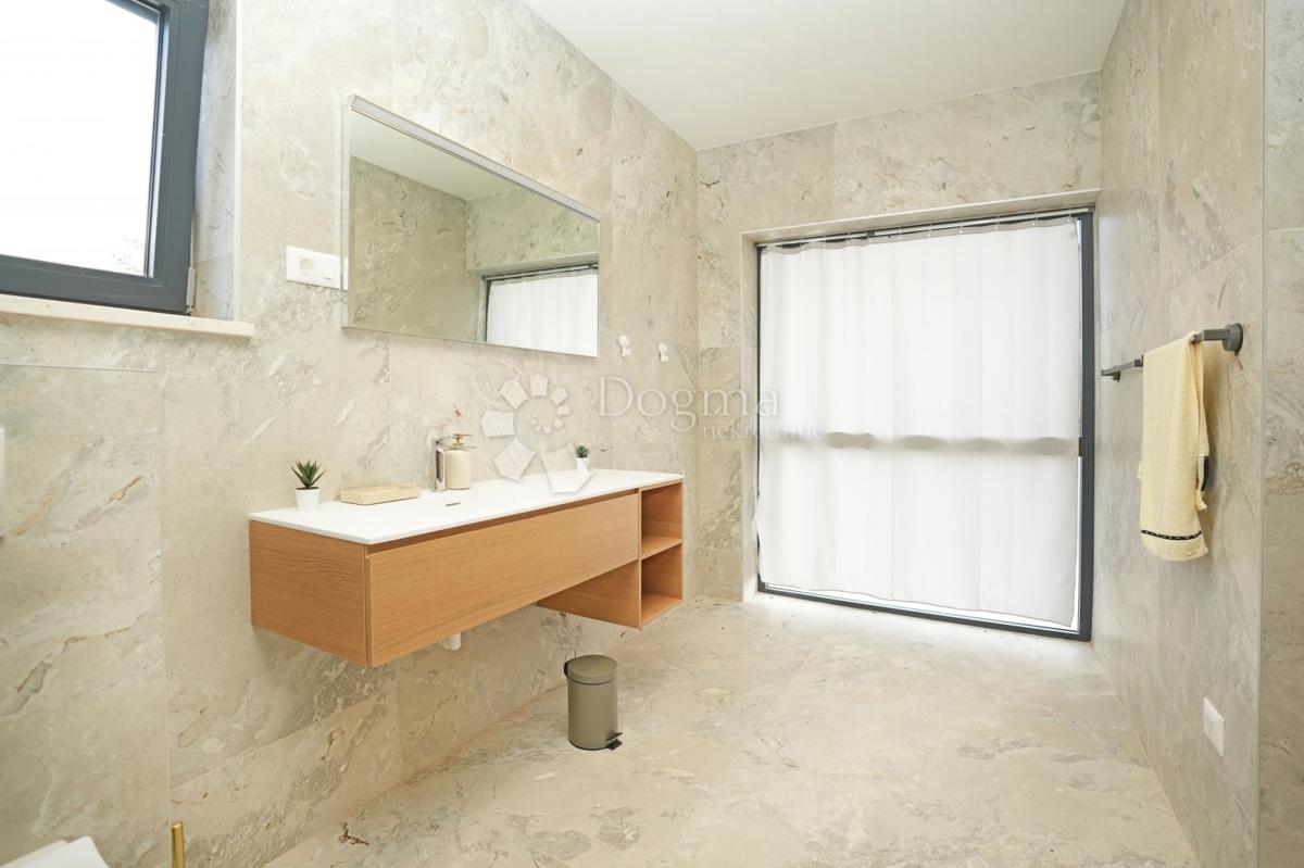 MODERNA HIŠA V GRADNJI