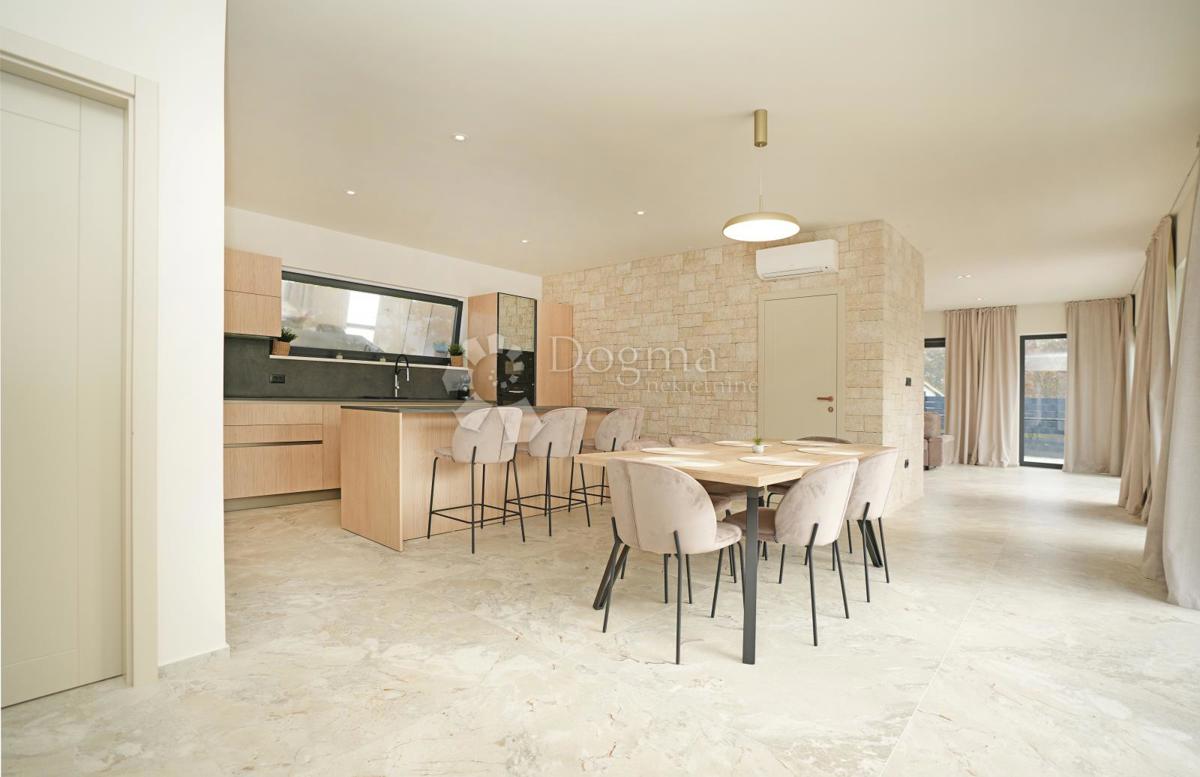 MODERNA HIŠA V GRADNJI