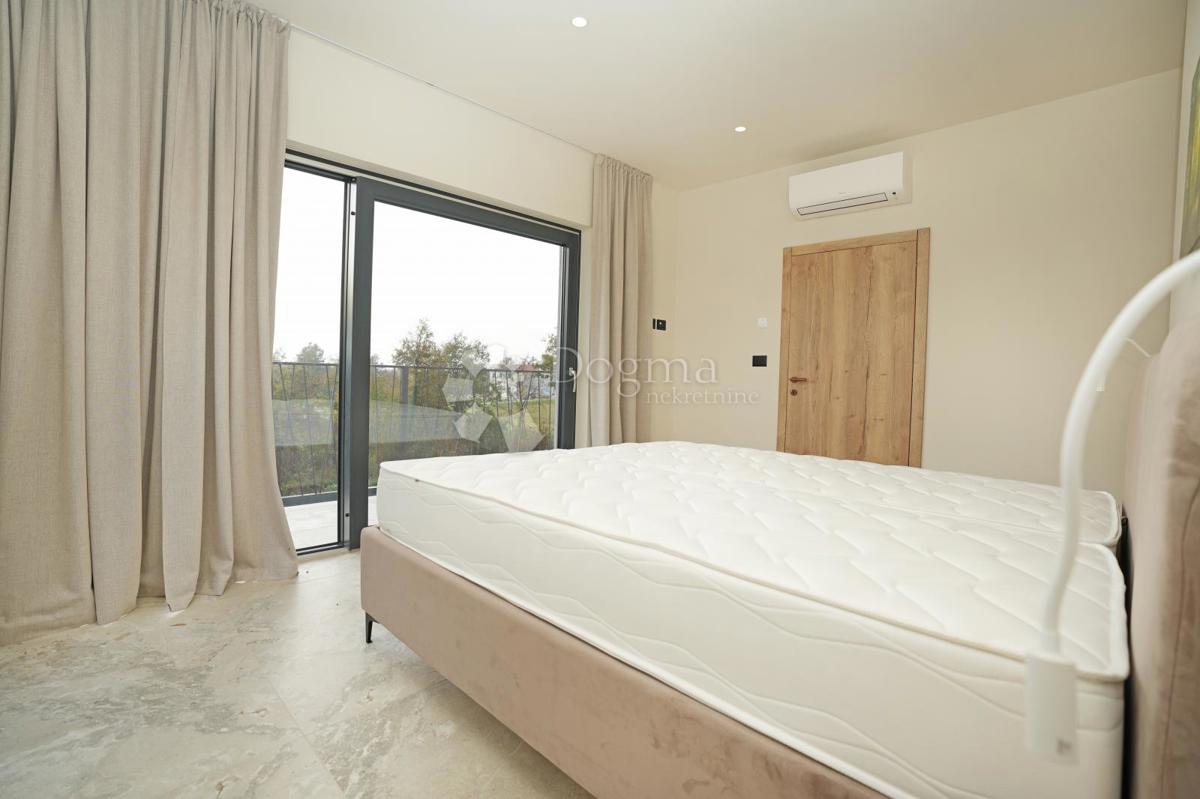 MODERNA HIŠA V GRADNJI