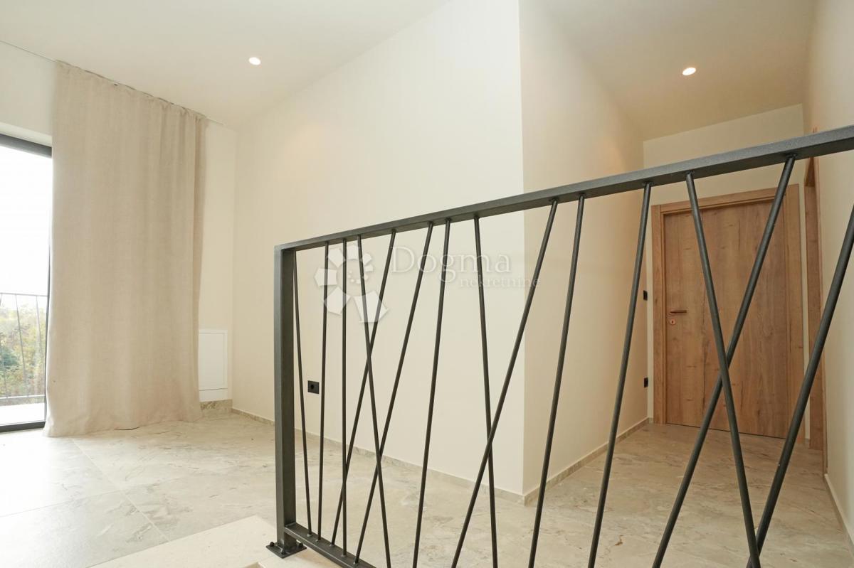 MODERNA HIŠA V GRADNJI