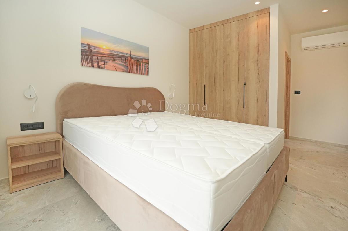 MODERNA HIŠA V GRADNJI