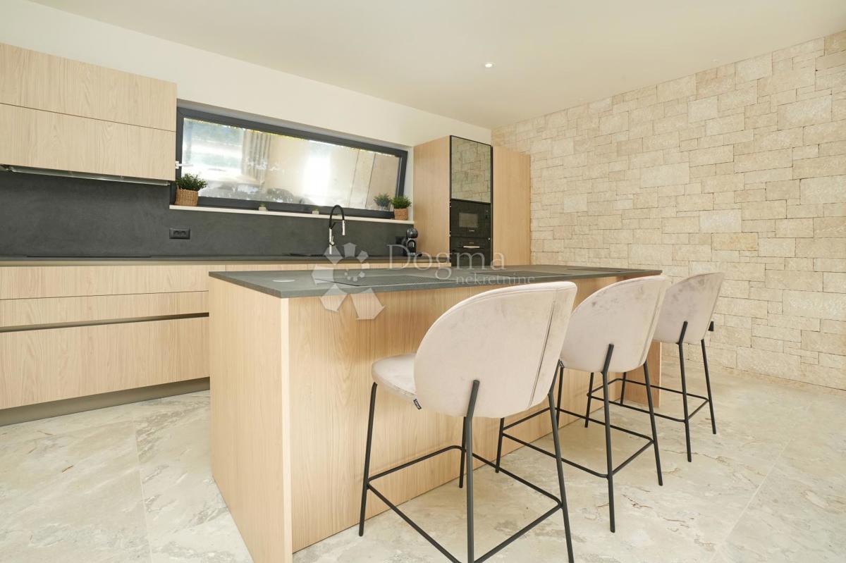 MODERNA HIŠA V GRADNJI