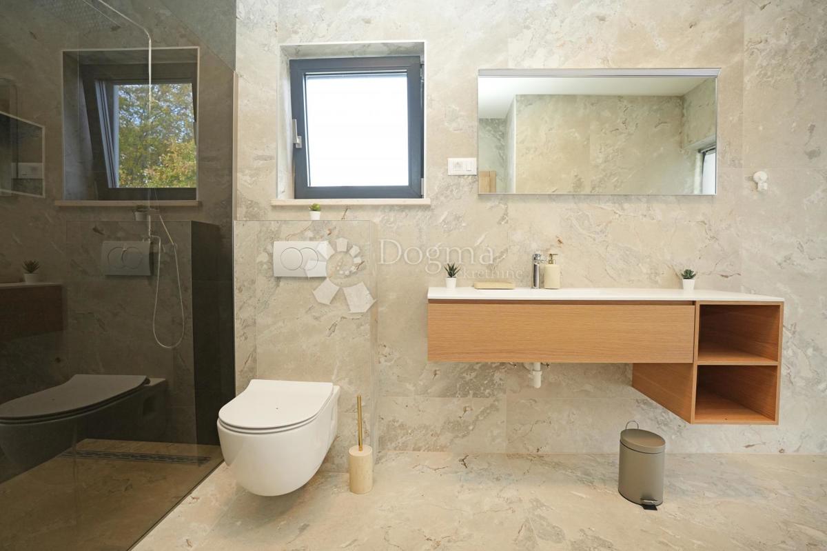 MODERNA HIŠA V GRADNJI