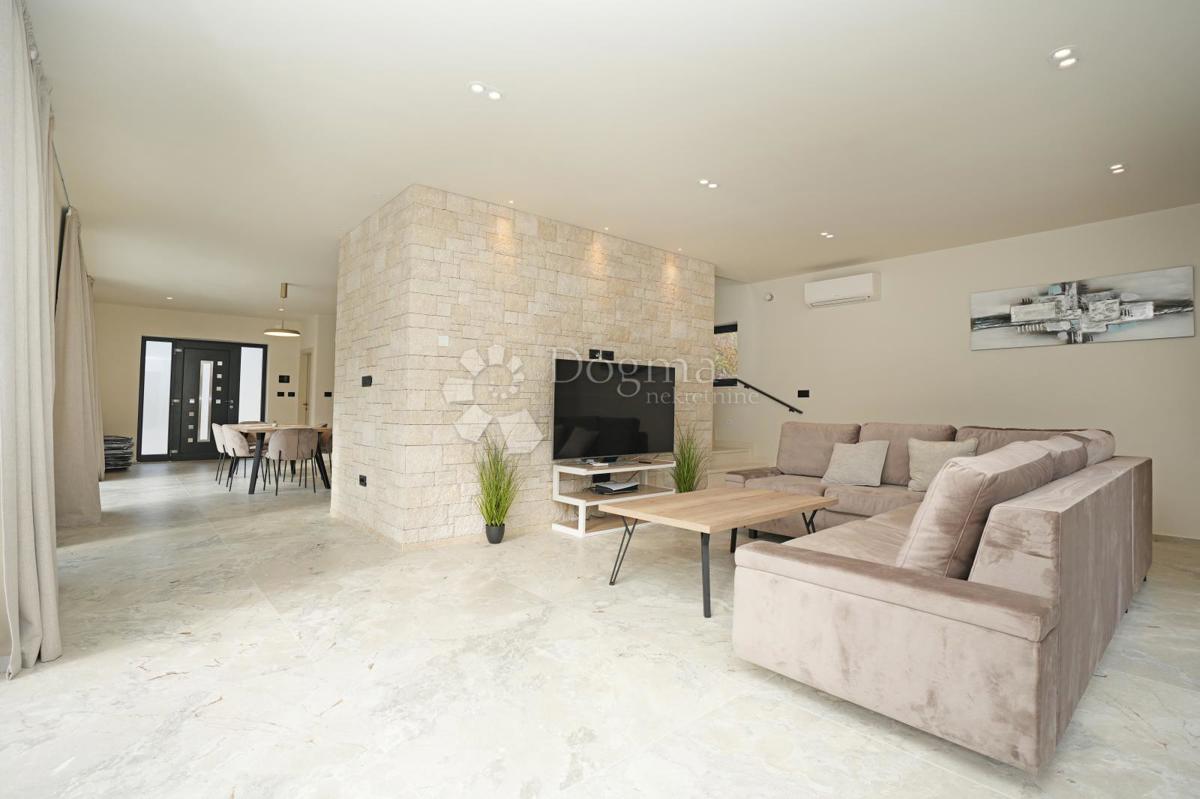 MODERNA HIŠA V GRADNJI