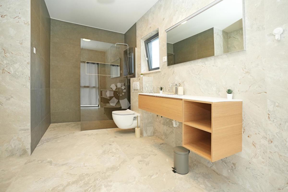 MODERNA HIŠA V GRADNJI