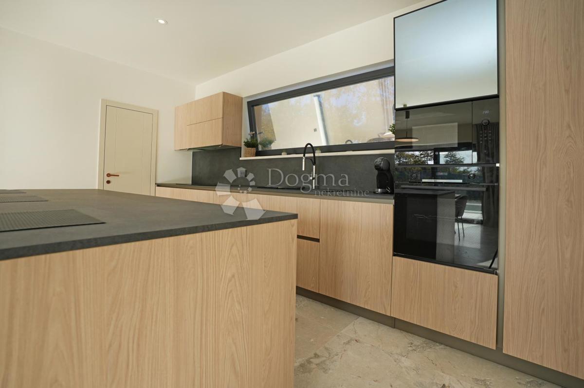 MODERNA HIŠA V GRADNJI