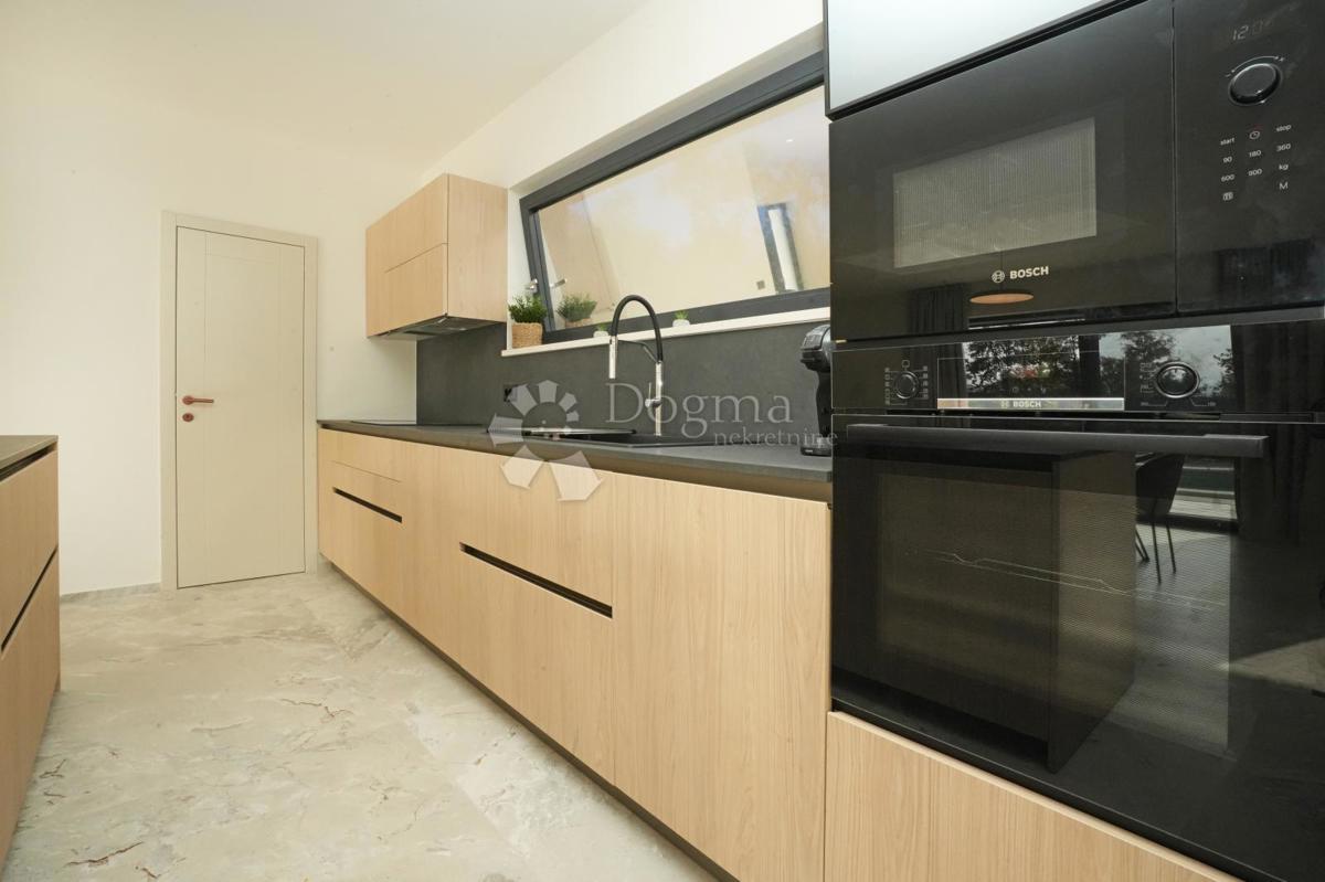 MODERNA HIŠA V GRADNJI