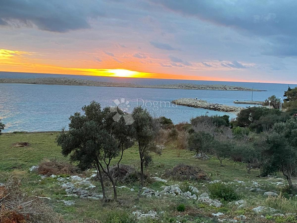 Zazidljivo zemljišče Premuda, Zadar - Okolica, 588m2