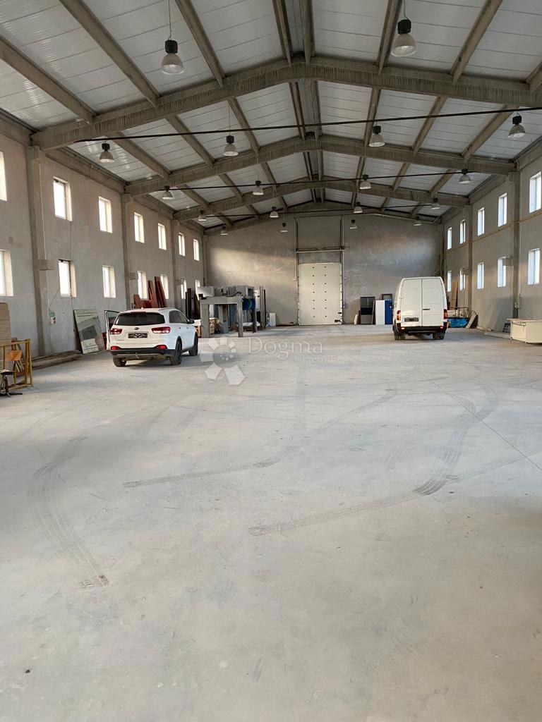 Poslovni prostor Gornja Vrba, 1.350m2