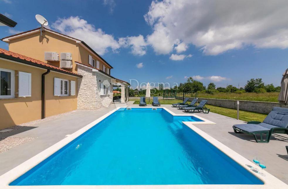 Hiša Labin, 240m2
