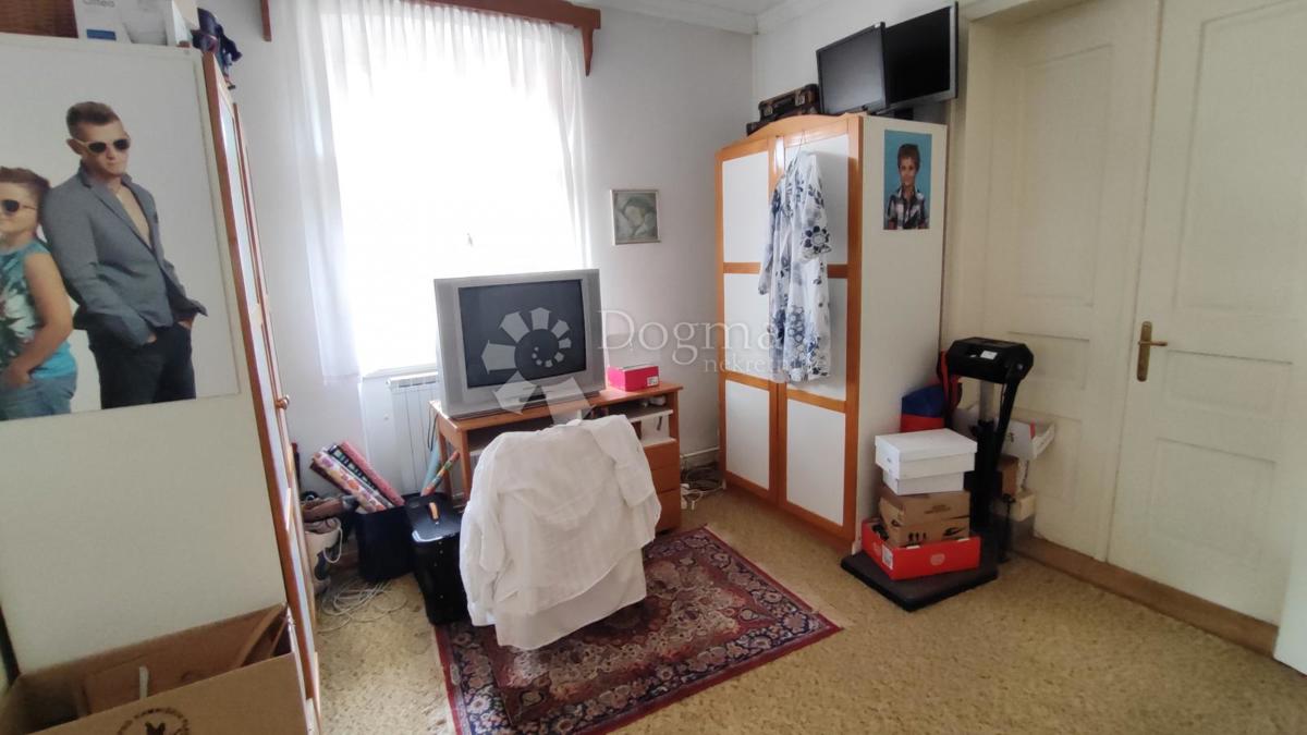 Hiša Prezid, Čabar, 1.000m2