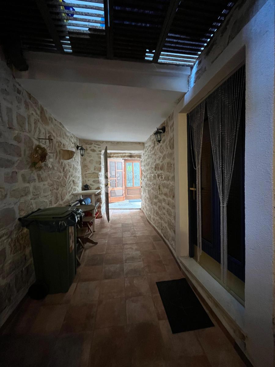 Hiša Betina, Tisno, 81m2