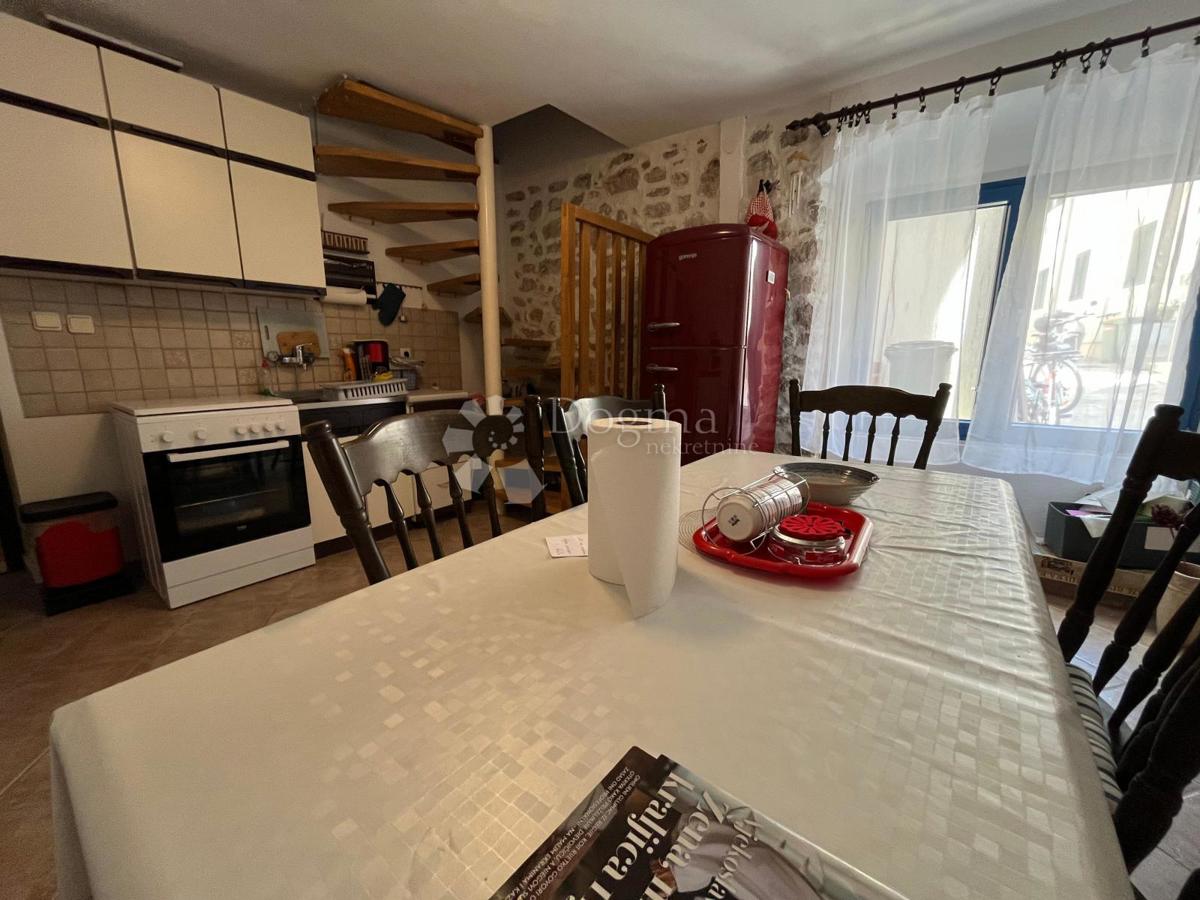 Hiša Betina, Tisno, 81m2