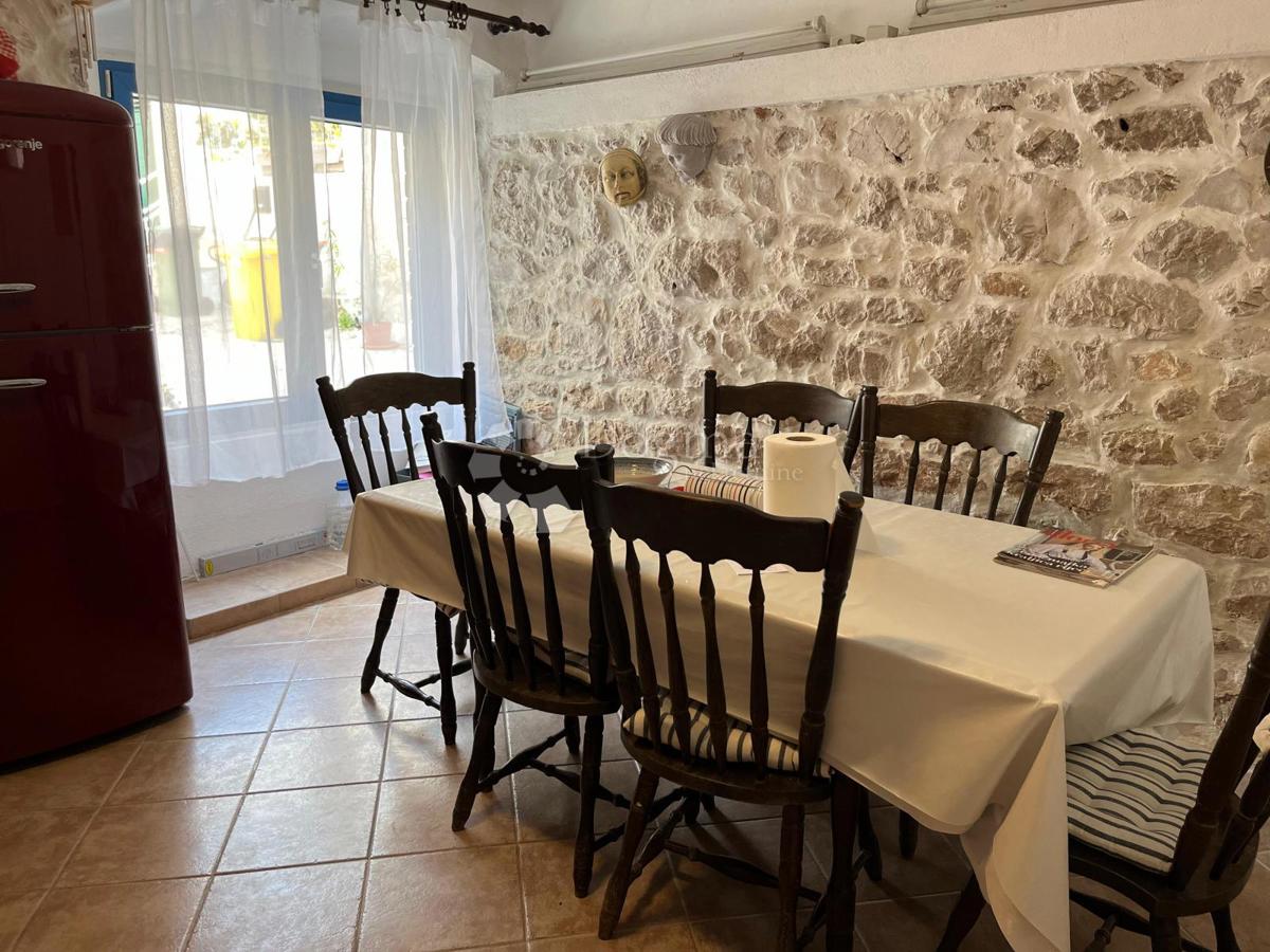Hiša Betina, Tisno, 81m2