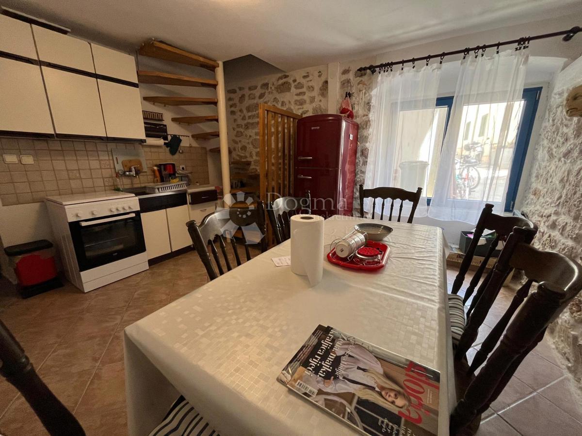 Hiša Betina, Tisno, 81m2