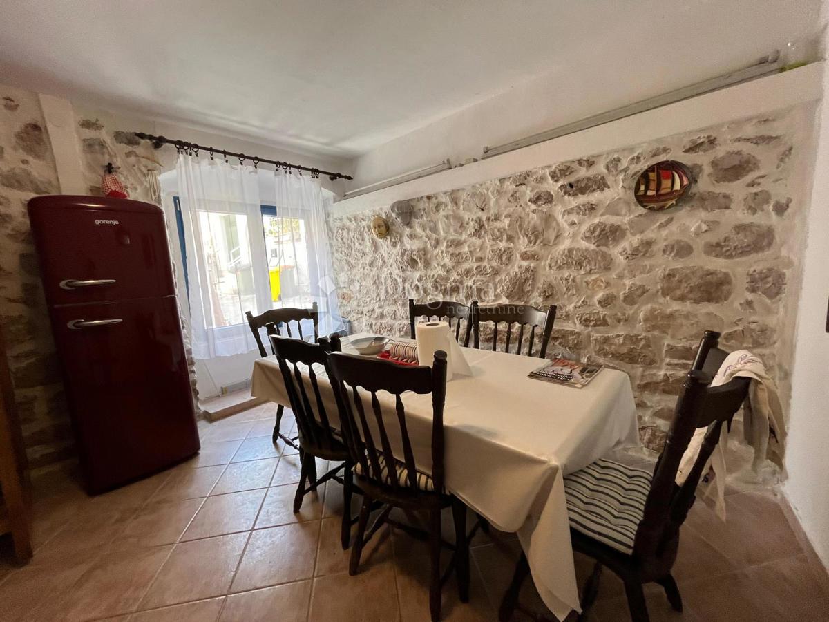 Hiša Betina, Tisno, 81m2