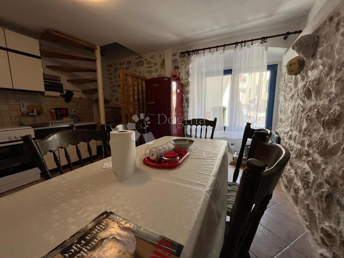Hiša Betina, Tisno, 81m2