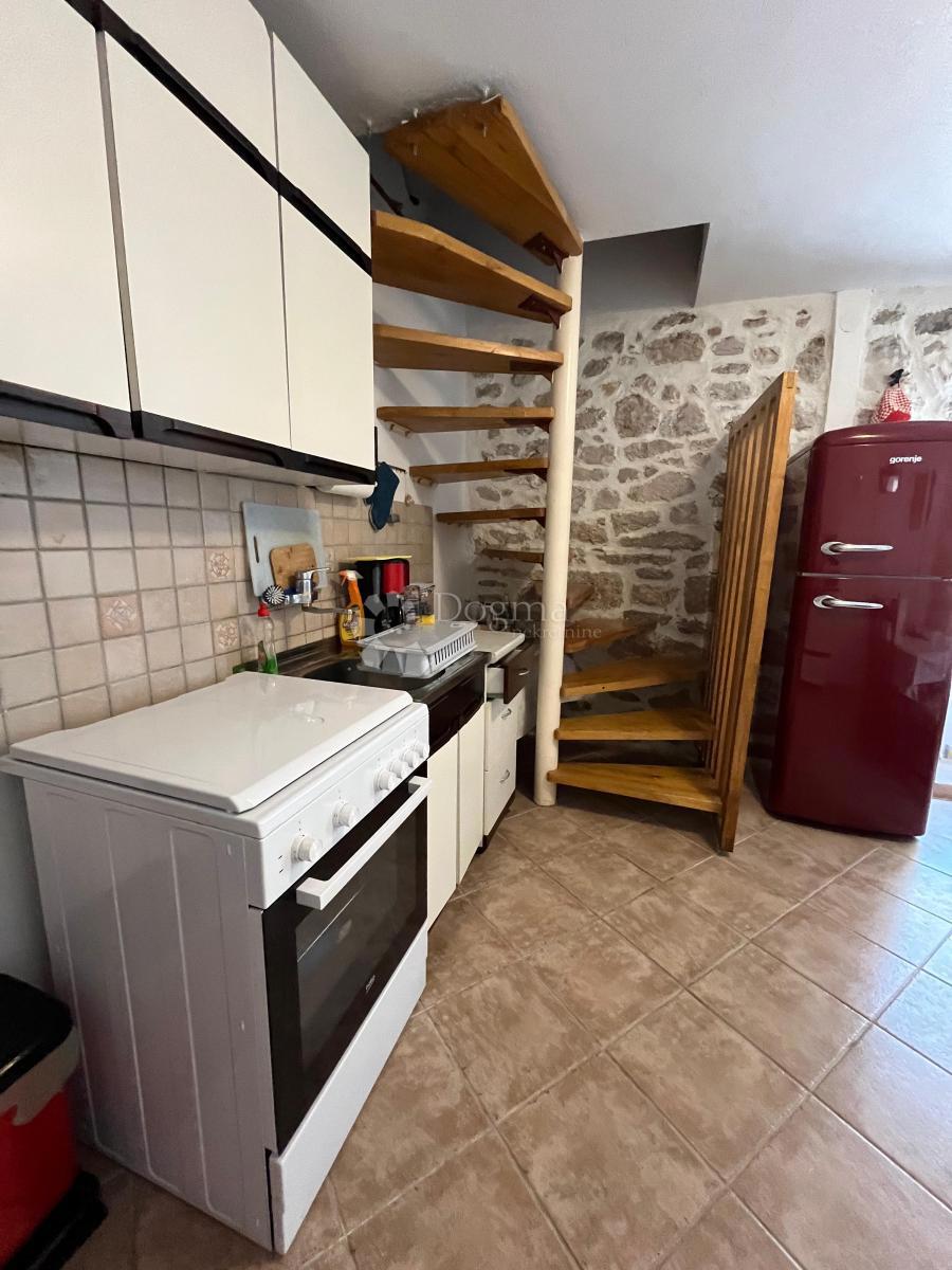 Hiša Betina, Tisno, 81m2
