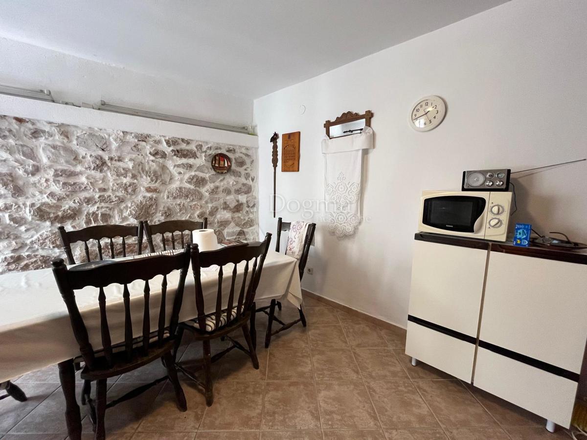Hiša Betina, Tisno, 81m2