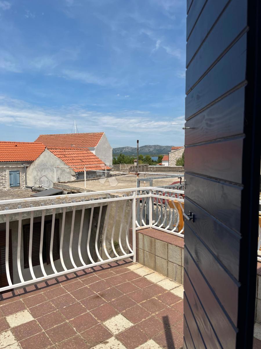Hiša Betina, Tisno, 81m2